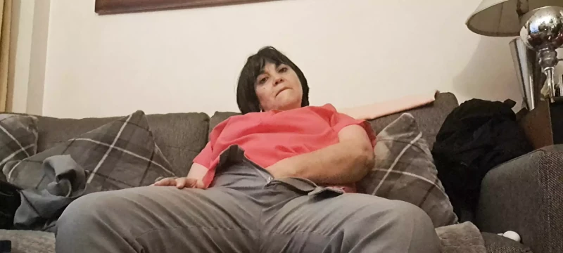Üvey oğul yalnız ve sikişmek için birbirimizi baştan çıkarıyoruz ve neredeyse yakalanıyoruz