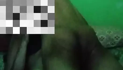 Evinde genç bir sınıf arkadaşı