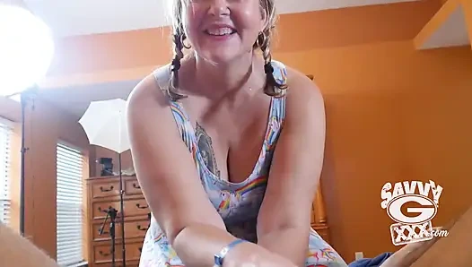 Hippi kız bakış açısıyla sakso çekiyor