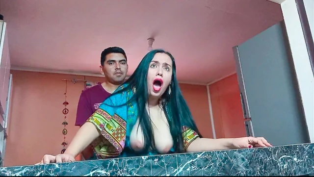 Mutfakta azgın Hint üvey annemle seks.