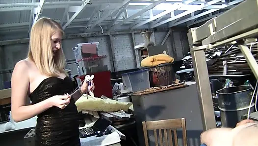 Komutaya boşal! Edepsiz köleler acıtsa bile istenen her şeyi yapmak zorunda!