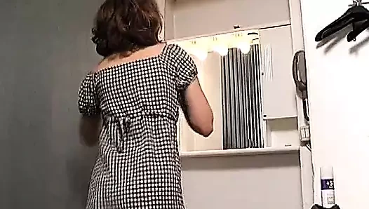 Ateşli ve sekse aç ve erkeğini tahrik etmeyi seviyor