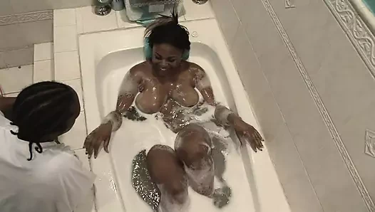 Aslında banyoda lanet güzel bir his