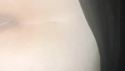 Karımı arabada sikiyorum