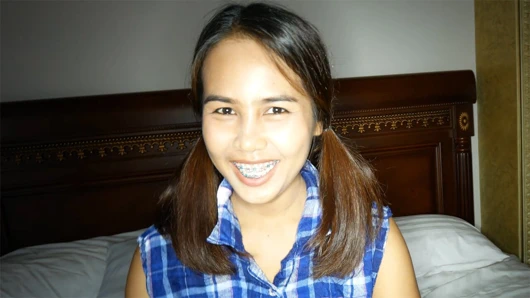 Asyalı orta yaşlı seksi amatör evli kadın onları kaydettiğinde her zamanki gibi azgın