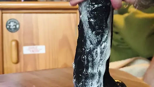 Kirli ıslak dildo gırtlağına kadar alıyor 3