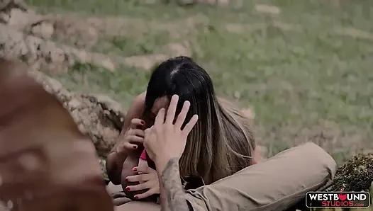 Patron her şeyi istiyor, Annie Marin Dani Clark'ın penisini arıyor