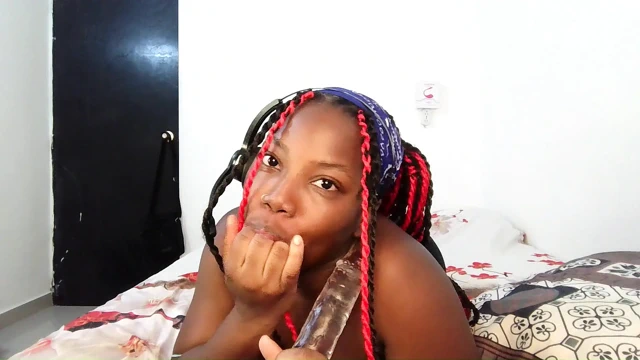 Bu küçük getto zenci thot geceyi odasında dildo oyuncağını emerek geçirmeyi seviyor - mastermeat1
