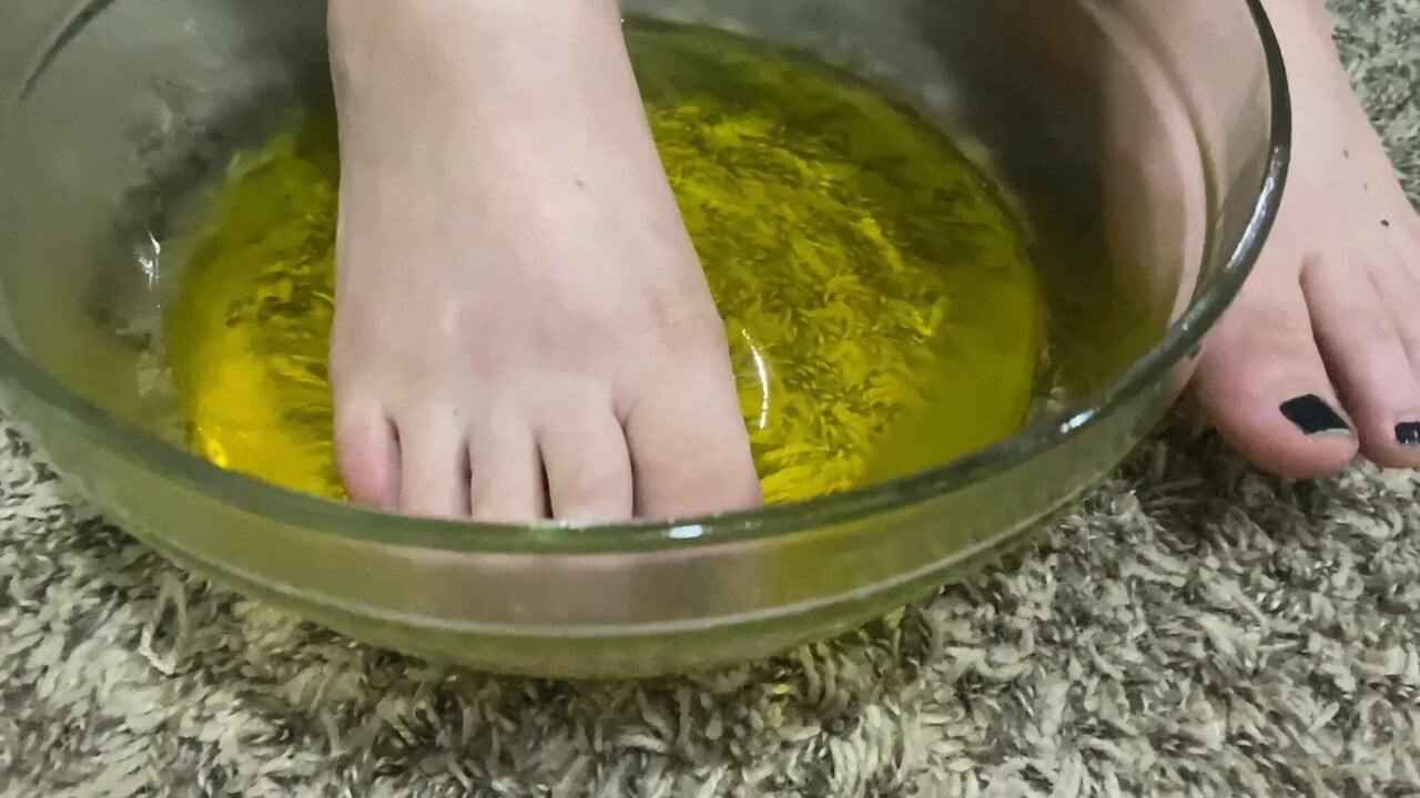 Ayak parmaklarımın arasında sarı jöle!