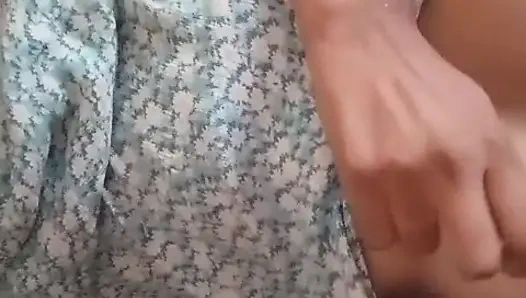Sri Lanka Girl Musterbation em banheiro com Dildo Lust com peitos grandes e buceta molhada