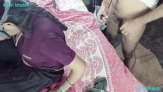 Göt amcık sikiyor yarak emiyor göğüslerini emiyor memeden süt emiyor ve domaltarak yarağa oturuyor ve doğrudan Hintçe seste yatıyor