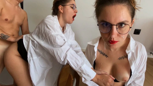 Sert patron sadece onu sikecek biri istedi ve ben yaptım