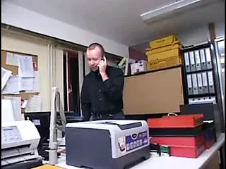 Sarışın Alman sekreter dev sarkık memeler anal memeler gözlük