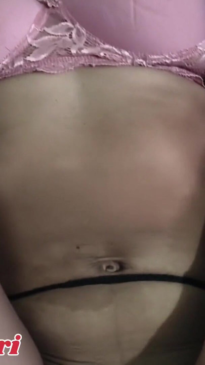 18+ Hintli kız üvey erkek kardeşini beklerken brinjal'ı amına sokuyordu. Net Hintçe hd seks videosu bölüm 1 | Klip 2