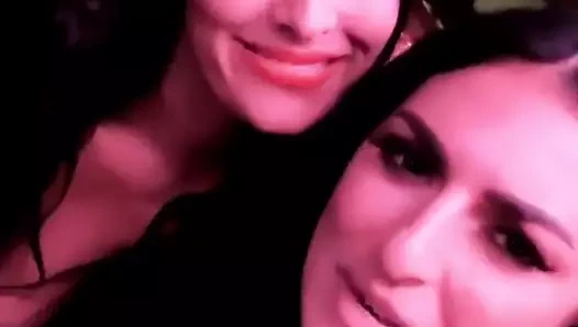 Wwe - sonya deville, nikki bella ve brie bella selfie 02