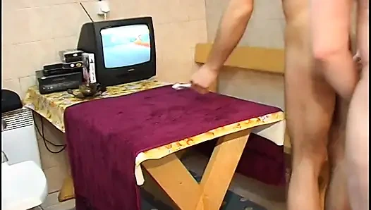 Olgun homo genç göt deliğini sikiyor