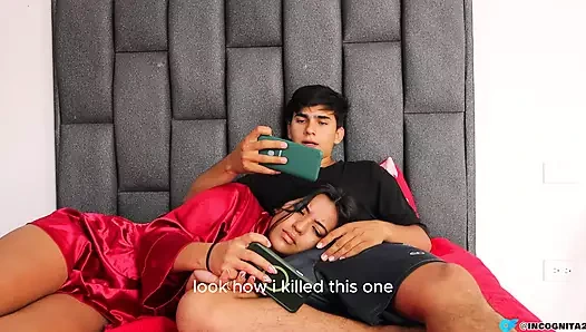 Üvey kuzenimi oynamaya davet ediyorum ve sonunda yarağımla oynuyor