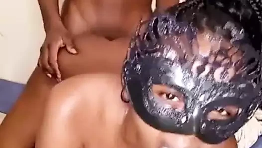 Maskenin Arkasındaki Güzellik