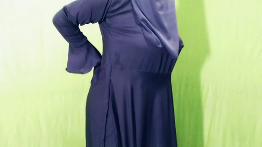 Hintli güzel tesettürlü Müslüman çift sikişmeye susamış