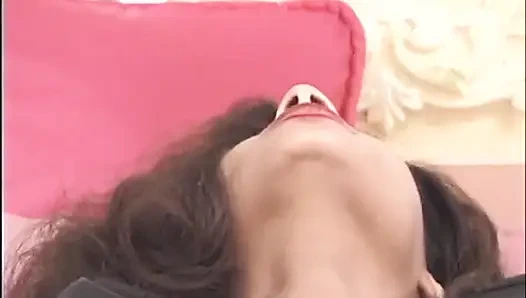 Ateşli genç sıska zenci piliç çifte penetrasyon.