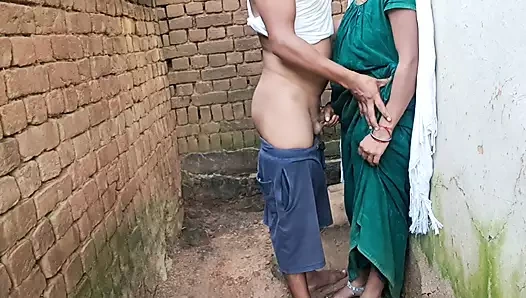 Hintli evli kadın sert sikişiyor