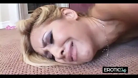 Siyah adam minyon kısrağı sikiyor