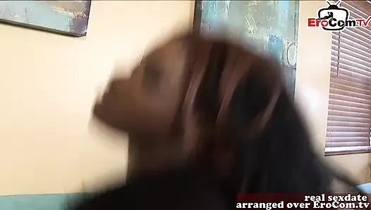 Une milf noire BBW avec de gros seins se fait baiser vaginalement et analement