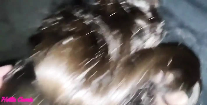 Aldatan evli kadın kulüpten sonra otoparkta bir yabancı tarafından sikiliyor