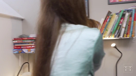 Çok kötü bir kız olmuşsun Bella! Üvey baba Tim seni cezalandıracak