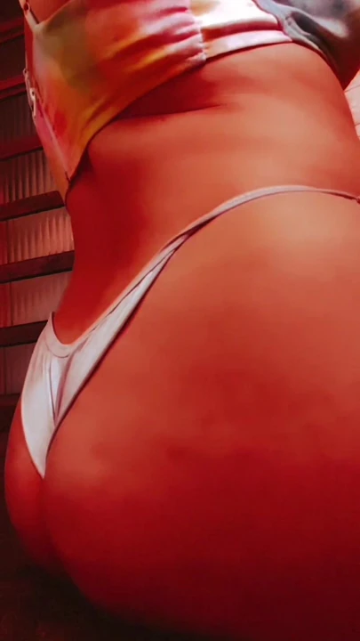 Сексуальный малыш, идеальная девушка