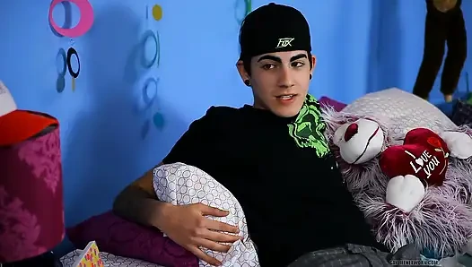 Ateşli arkadaşına dölü nasıl paketlemesi gerekiyor gösteriyor