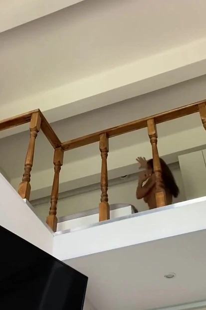 Анальная мастурбация вибратором вместо завтрака