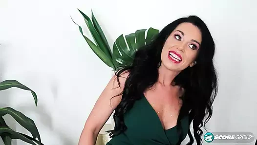 Jadan Snow'un röportajı ve oyuncak gösterisi