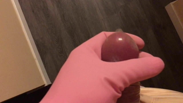Aşırı miktarda precum içeren lastik eldivenler ve prezervatif