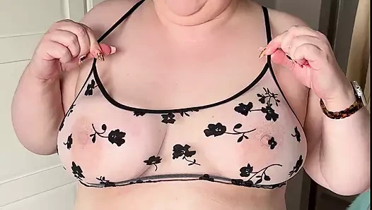 Gerçek büyük doğal göğüsler büyük memeler kutlaması amatör tombul iri güzel kadın