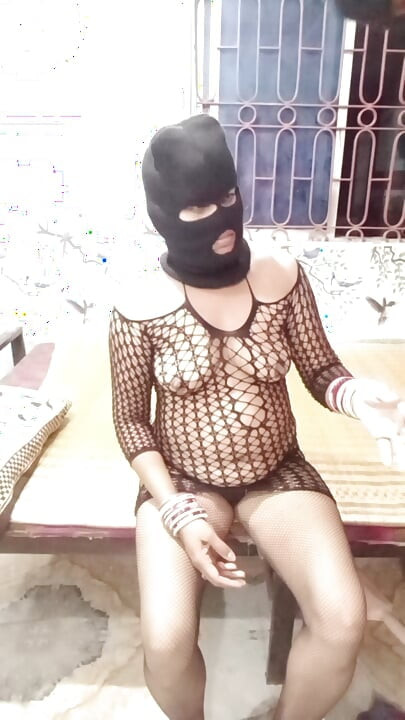 Ateşli evli kadın amcıklı orgasam'ını sikiyor