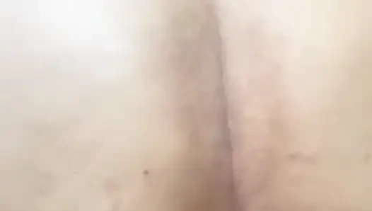 Büyük götlü iri güzel kadın yanaklarına boşalana kadar büyük zenci yarağını alıyor