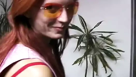 Depo çete patlaması iki seksi esmer için çift penetrasyona dönüşüyor