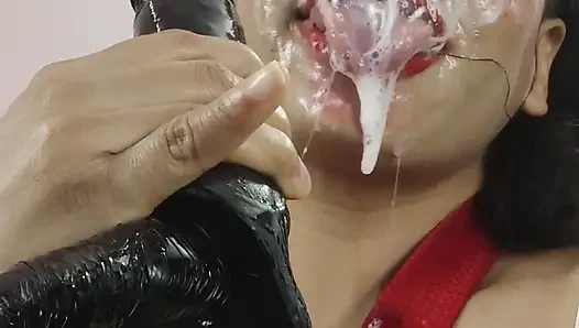 Öğrenci sınavı geçmek için özensiz gırtlağına kadar alıyor