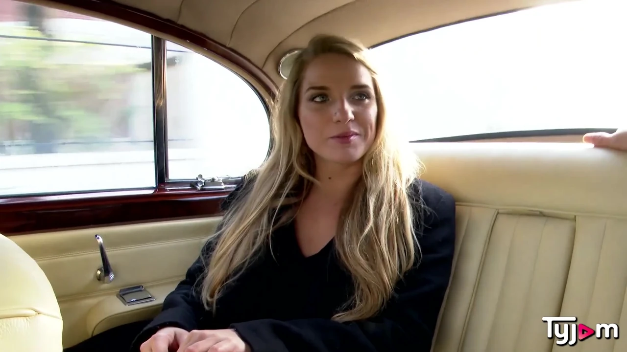 Sophie Cute got double orgasm from double penetration