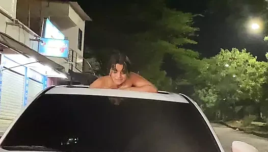 Kız arkadaşımla taksinin içinde sikişiyorum