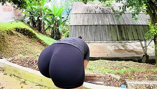 Komşumda ve sokakta bir kaza geçirdim ve onu iyileştirmek için sikişmeye davet ediyorum