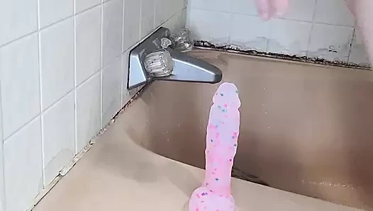 Tek boynuzlu at bombası ile küvette rahatlayın