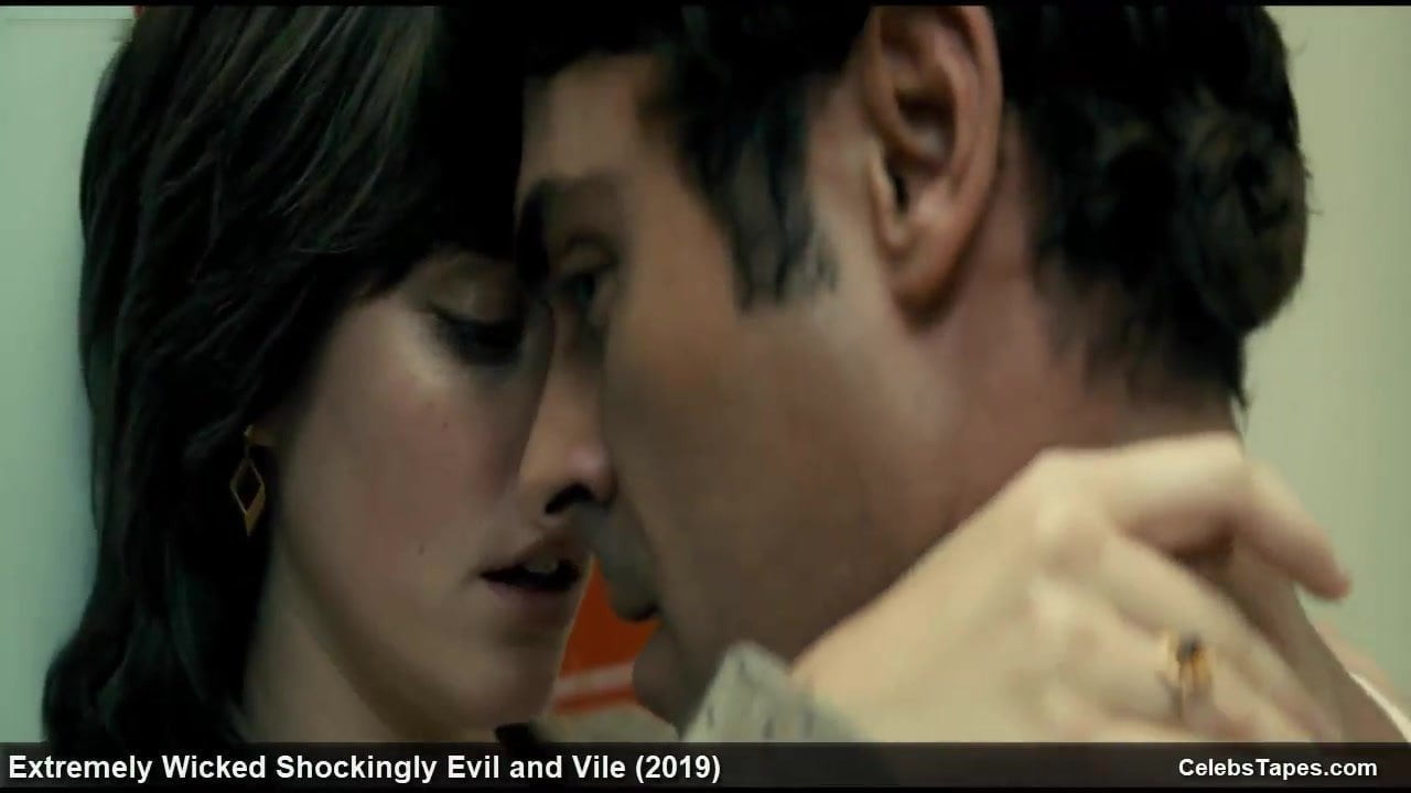 Lily collins çıplak ve erotik film sahneleri