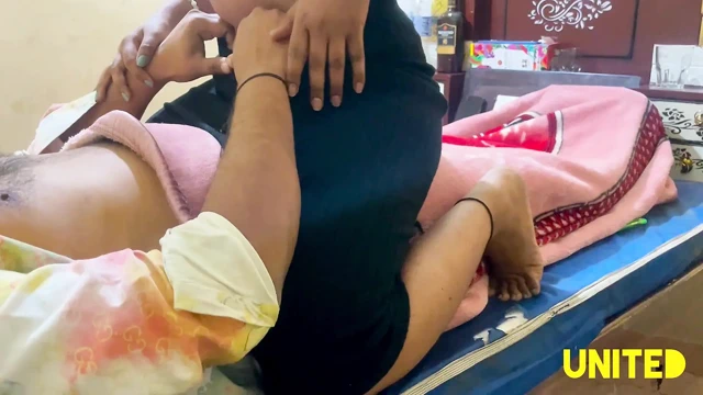 Bölüm -1 Yenge odaya geldi, beni uyandırdı ve bana bir his vermeye başladı ve yarağımı ağzına alırken dikizlendi.