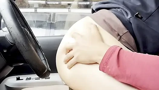 I convince a stranger to have risky sex in the car, he makes me scream a lot.