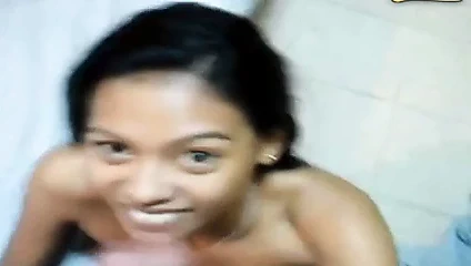 Cute Filipina Facial - ins Gesicht gespritzt