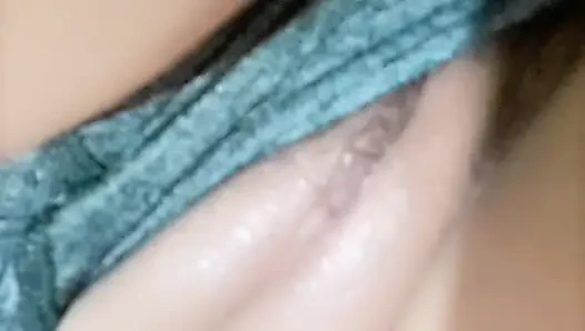 Neredeyse çıplak, böylece benden hiçbir şey almadan aletini bana sokabilebiliyorsun"