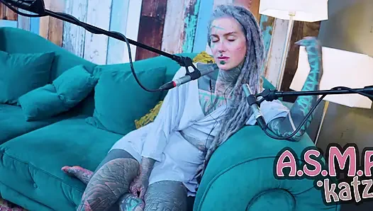 G - grattitude- asmr podcast sfw konuşuyor gotik sıska kız dreadlocks dövmeli model dövmeli kız