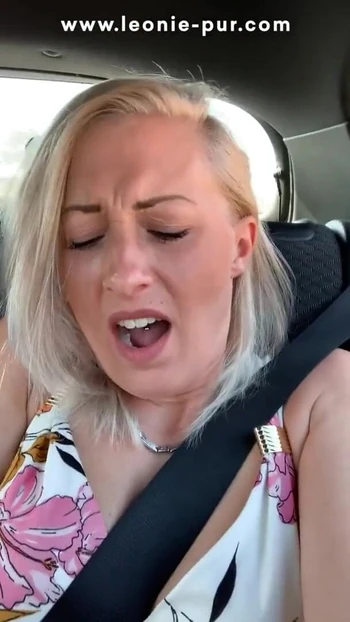 Незабываемый момент от "OMG! В такси тайно пальцами до оргазма"